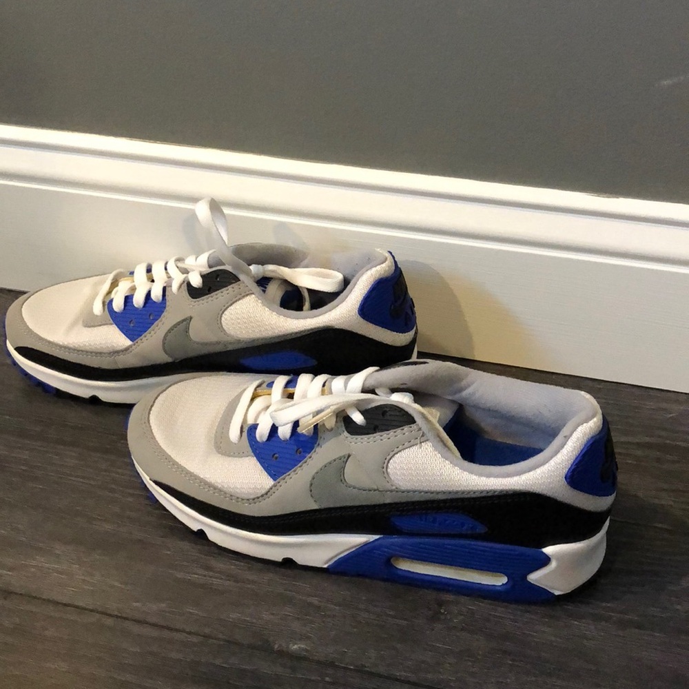 US size 10 Womens Nike Air Max sneaker. White. Blue. Black. Gray